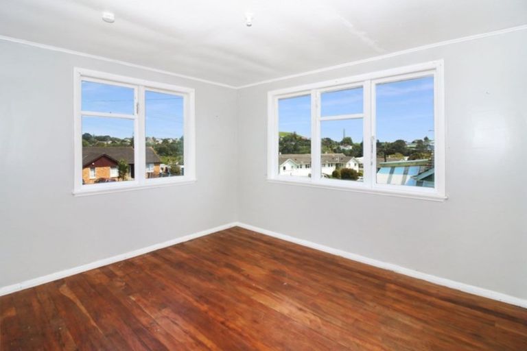 Photo of property in 90 Cook Street, Marfell, New Plymouth, 4310