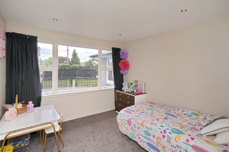 Photo of property in 31 Woodend Road, Woodend, 7610