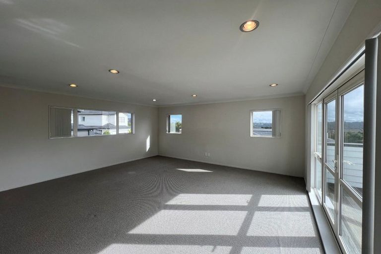 Photo of property in 32 Bur Oak Terrace, Schnapper Rock, Auckland, 0632