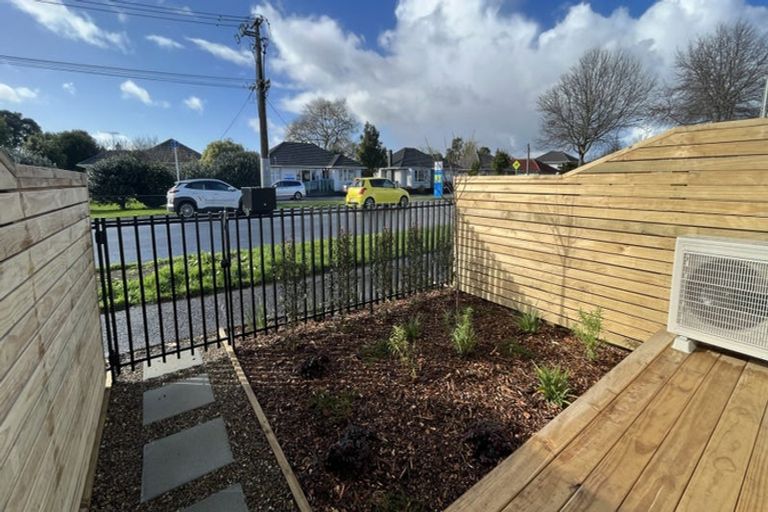 Photo of property in 588c Te Atatu Road, Te Atatu Peninsula, Auckland, 0610