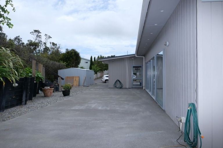 Photo of property in 17 Charlotte Way, Raumati South, Paraparaumu, 5032