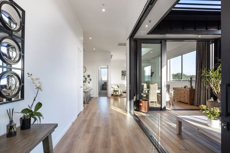 Photo of property in 7/14 Tamariki Avenue, Orewa, 0931