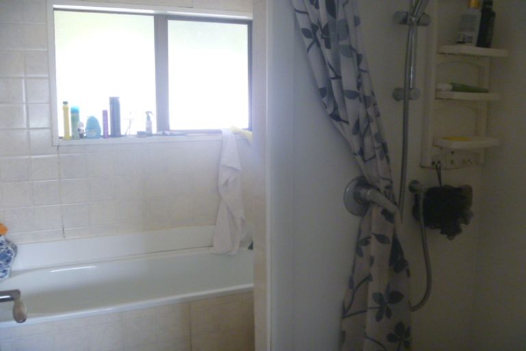 Photo of property in 1/2 Walter Strevens Drive, Conifer Grove, Takanini, 2112