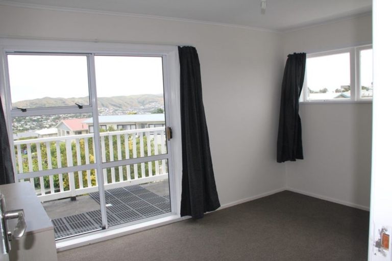 Photo of property in 2 Archbold Street, Newlands, Wellington, 6037