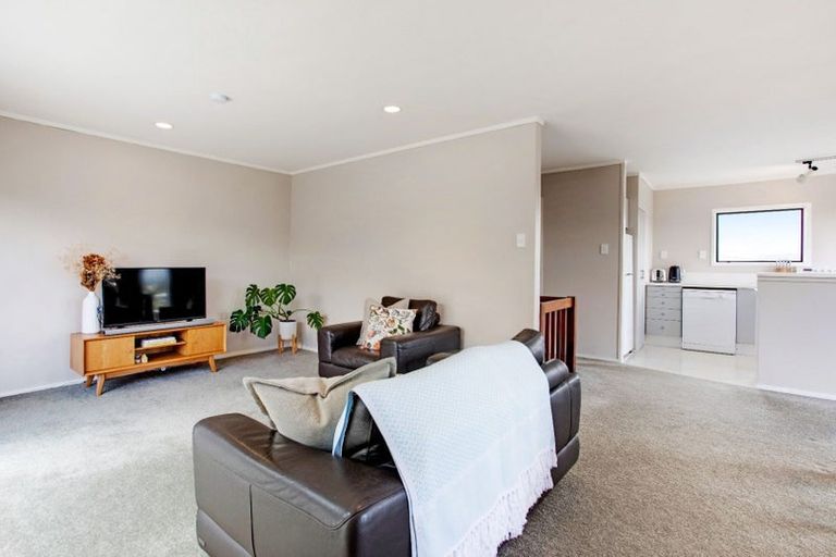 Photo of property in 1/573 Beach Road, Murrays Bay, Auckland, 0630