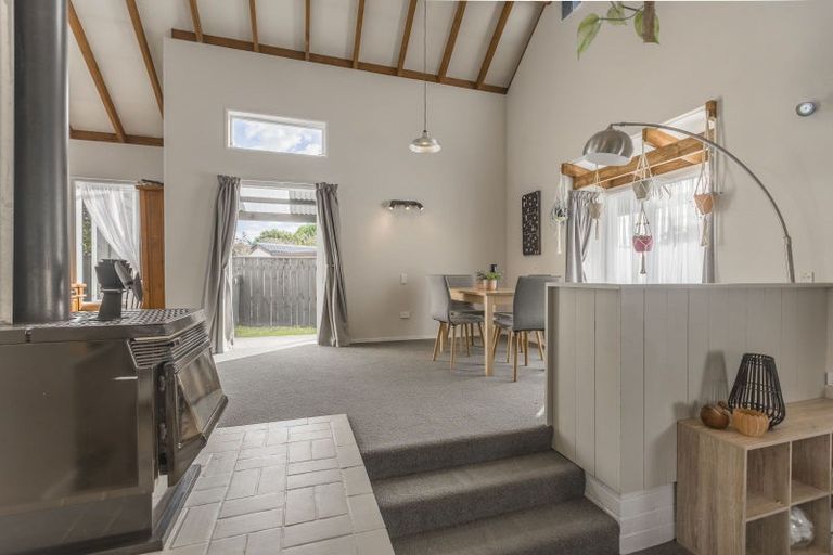 Photo of property in 12 Kew Grove, Raumati Beach, Paraparaumu, 5032