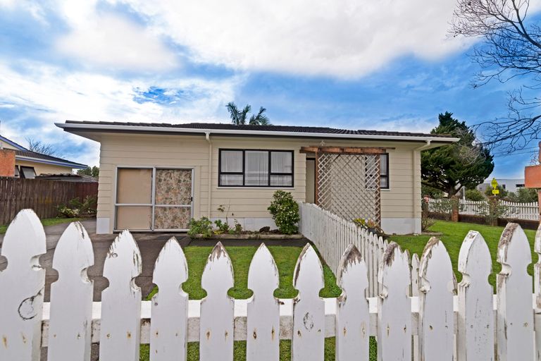 Photo of property in 2/1 Silverstone Place, Henderson, Auckland, 0612