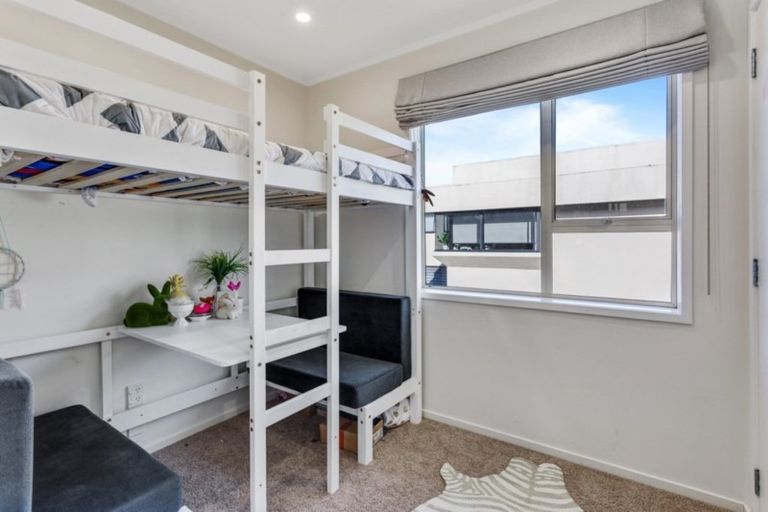 Photo of property in 9 Sandown Road, Rothesay Bay, Auckland, 0630