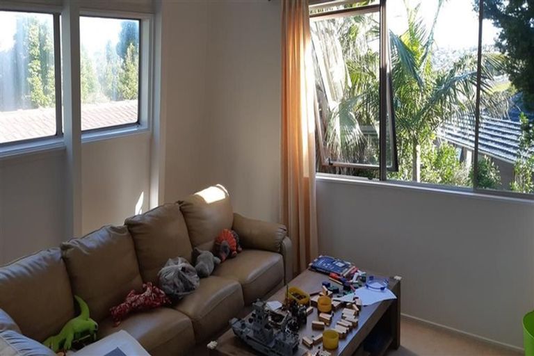 Photo of property in 12 Pendene Place, Forrest Hill, Auckland, 0620