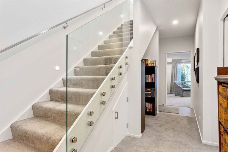 Photo of property in 2/64 Merivale Lane, Merivale, Christchurch, 8014