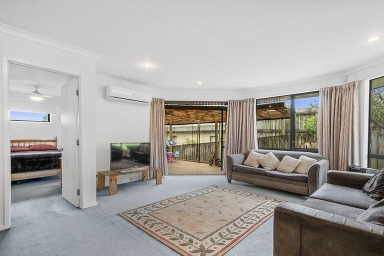 Photo of property in 21 View Ridge Drive, Ranui, Auckland, 0612