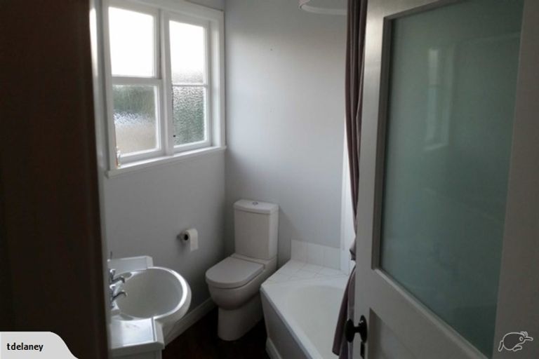 Photo of property in 60 Old Lake Road, Narrow Neck, Auckland, 0624