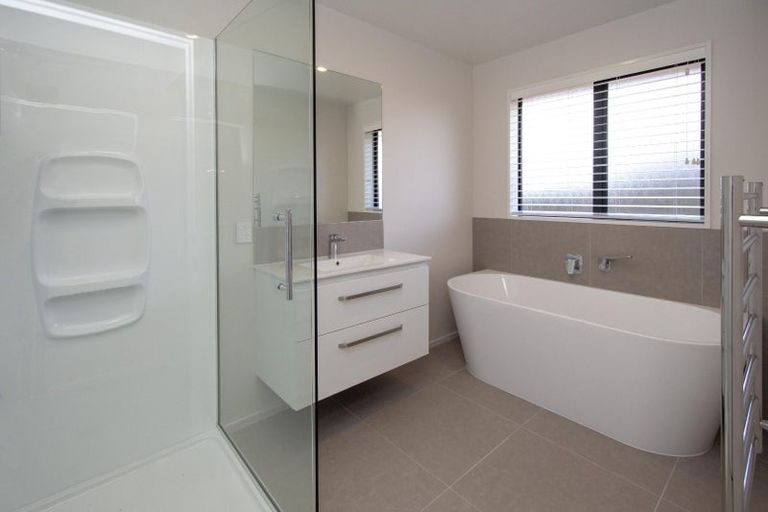 Photo of property in 130 Shillingford Boulevard, Rolleston, 7615