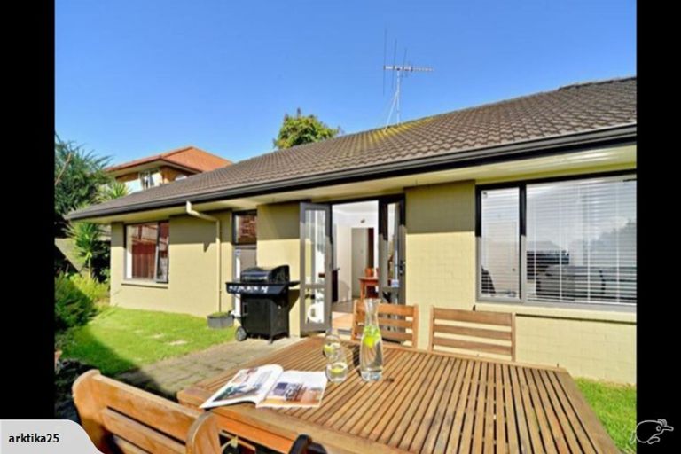 Photo of property in 13 Earnslaw Crescent, Clover Park, Auckland, 2019