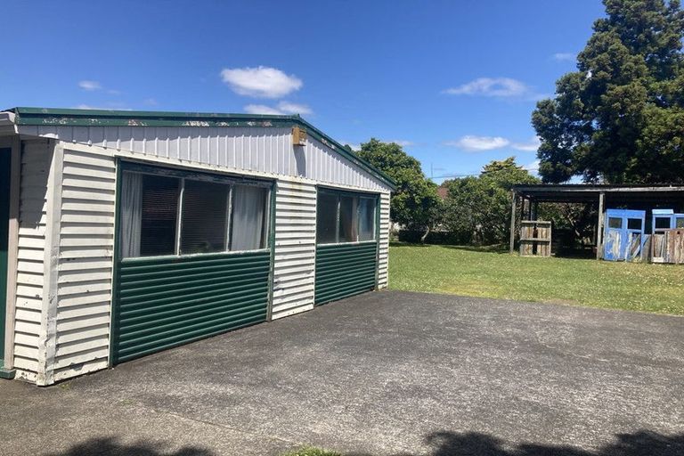 Photo of property in 99 Gloria Avenue, Te Atatu Peninsula, Auckland, 0610