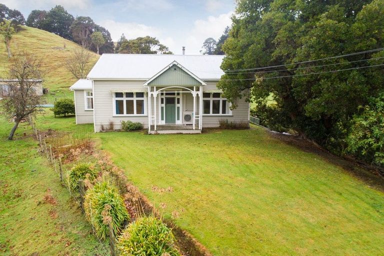 Photo of property in 54/56 Ongo Road, Hunterville, 4730