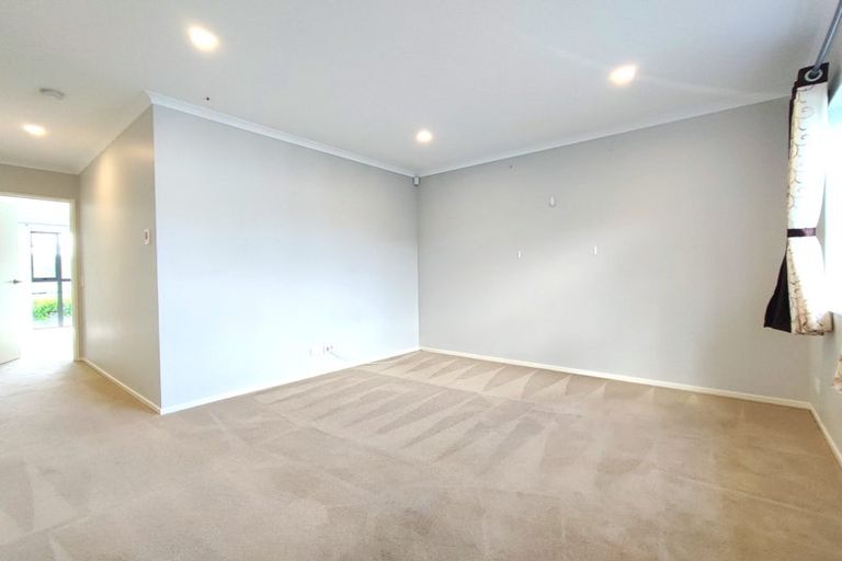 Photo of property in 4 Arthur Rolfe Lane, Swanson, Auckland, 0614