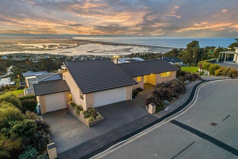 Photo of property in 9 Stoneyridge Close, Mount Pleasant, Christchurch, 8081