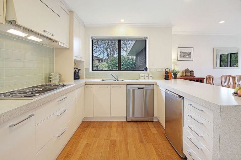 Photo of property in 15 Witbrock Crescent, Burnside, Christchurch, 8053
