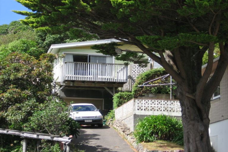Photo of property in 25 Southern Cross Crescent, Island Bay, Wellington, 6023