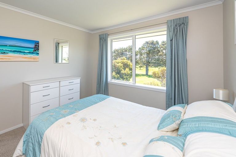 Photo of property in 37 Golf Vue Place, Castlecliff, Whanganui, 4501