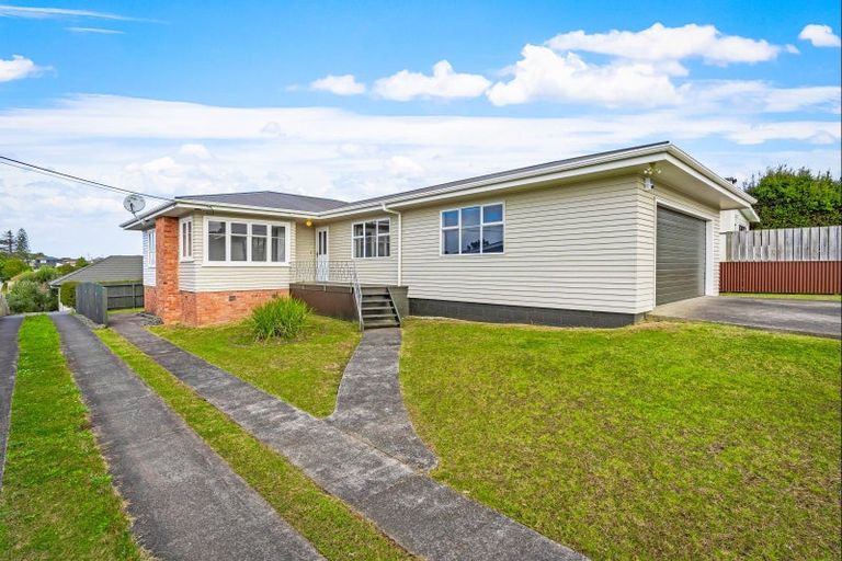 Photo of property in 35 Eastglen Road, Glen Eden, Auckland, 0602
