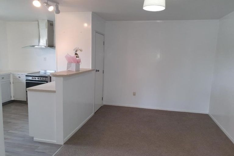 Photo of property in 2/423 Great South Road, Rosehill, Papakura, 2113