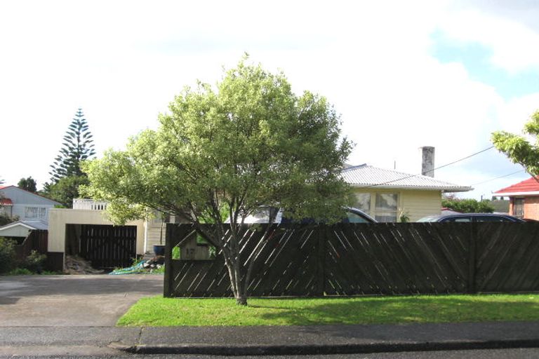 Photo of property in 17 Vodanovich Road, Te Atatu South, Auckland, 0610