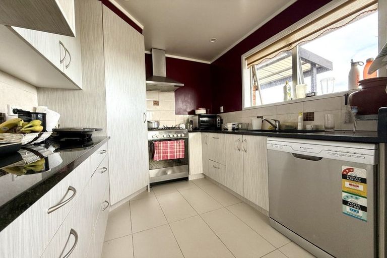 Photo of property in 1/62 Vera Road, Te Atatu South, Auckland, 0610