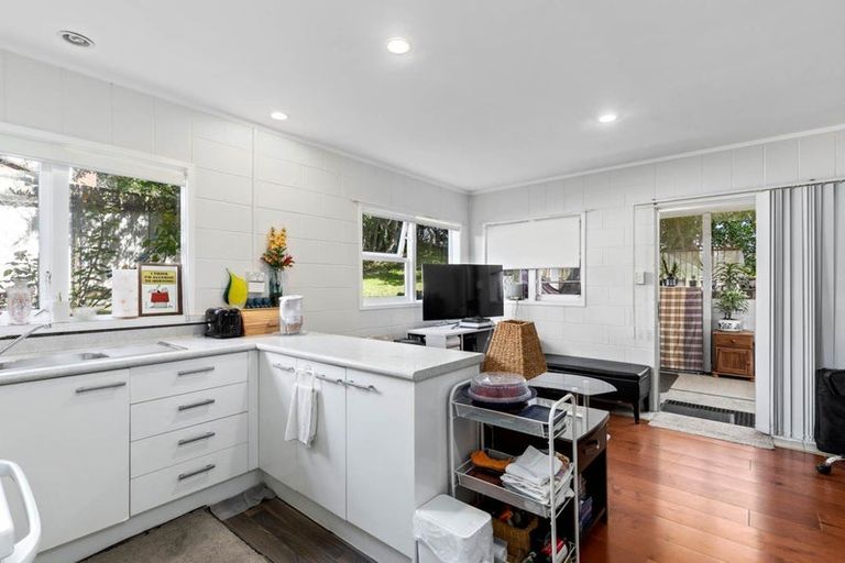 Photo of property in 43 Girrahween Drive, Totara Vale, Auckland, 0629