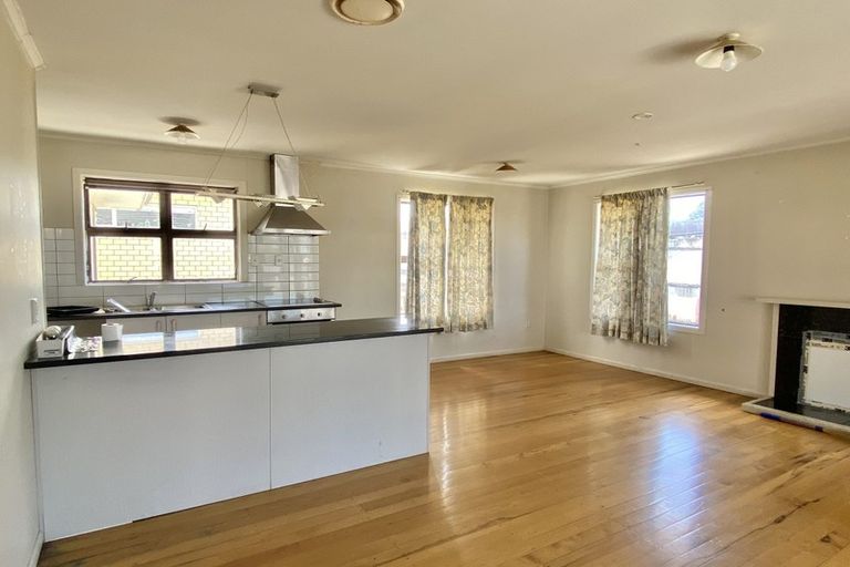 Photo of property in 488 East Coast Road, Windsor Park, Auckland, 0630