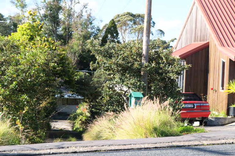 Photo of property in 56 Pah Road, Cockle Bay, Auckland, 2014