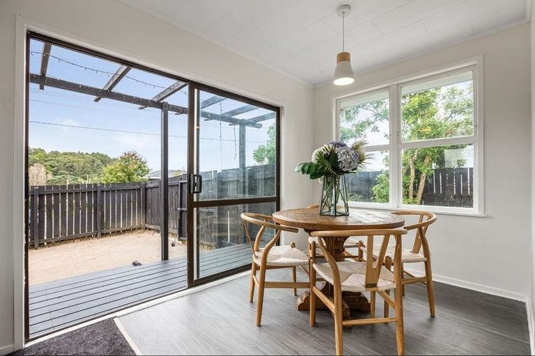 Photo of property in 9 Huruhuru Road, Massey, Auckland, 0614