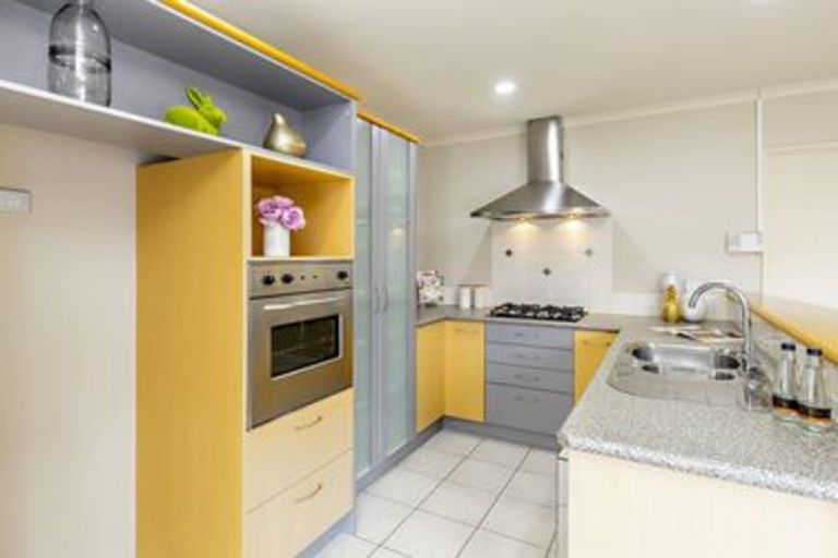 Photo of property in 12 Ironstone Place, Randwick Park, Auckland, 2105