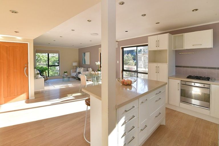 Photo of property in 15 Clensmore Place, Torbay, Auckland, 0630