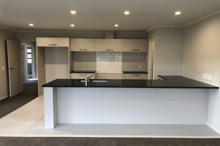 Photo of property in 1 Wairau Lane, Aotea, Porirua, 5024