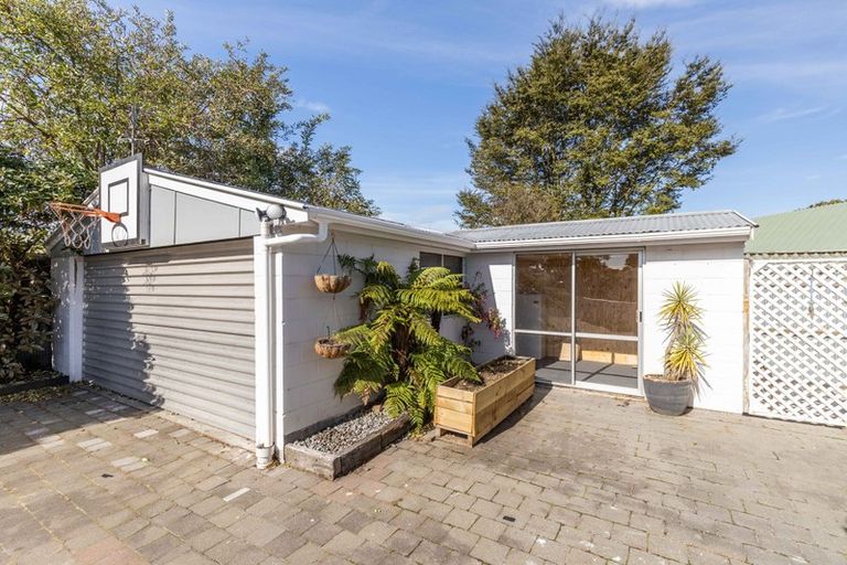 Photo of property in 14 De Bloge Place, Burwood, Christchurch, 8061