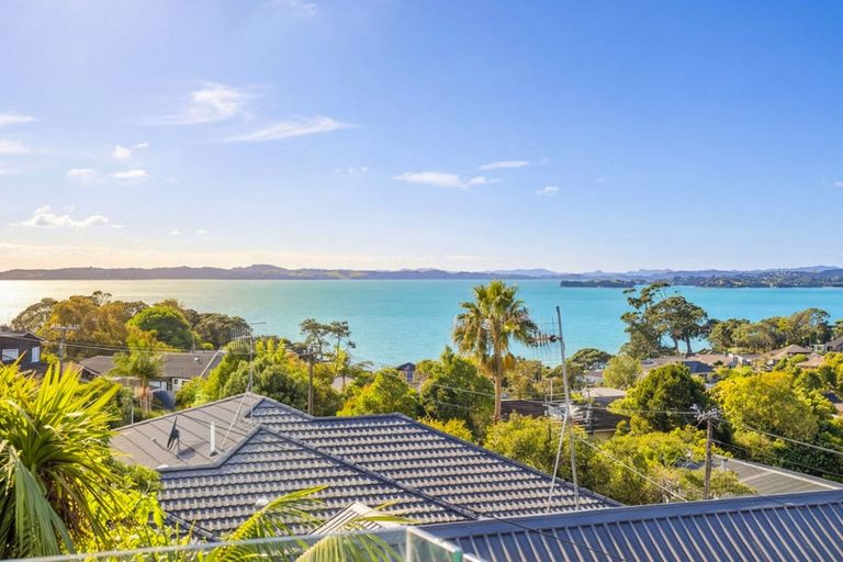 Photo of property in 1/5 Colmar Road, Mellons Bay, Auckland, 2014