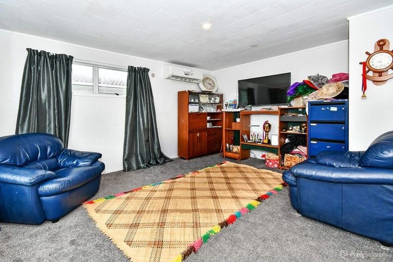 Photo of property in 12a John Walker Drive, Manurewa, Auckland, 2102