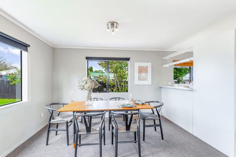 Photo of property in 2/91a Beach Road, Te Atatu Peninsula, Auckland, 0610