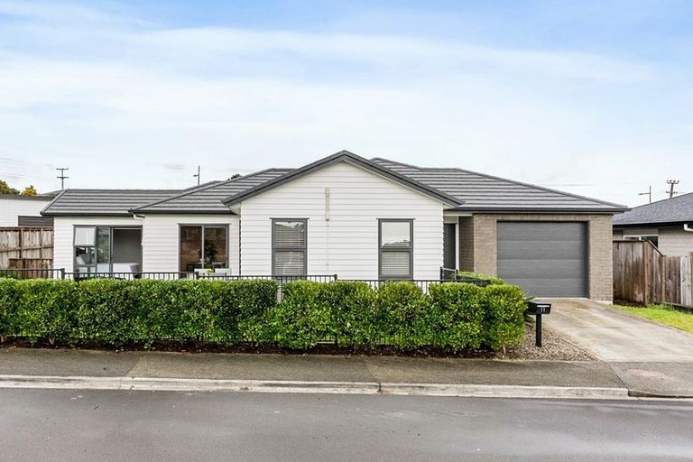 Photo of property in 11 Sauterne Road, Kumeu, 0810