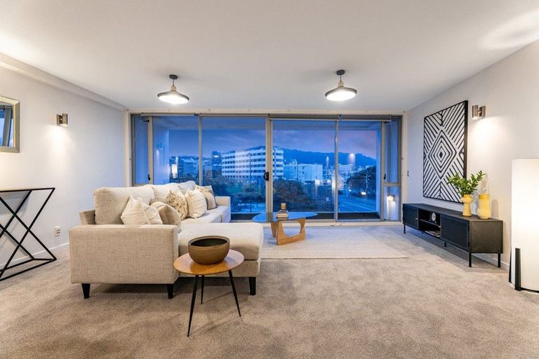 Photo of property in Aqua, 6/74 Oriental Parade, Oriental Bay, Wellington, 6011
