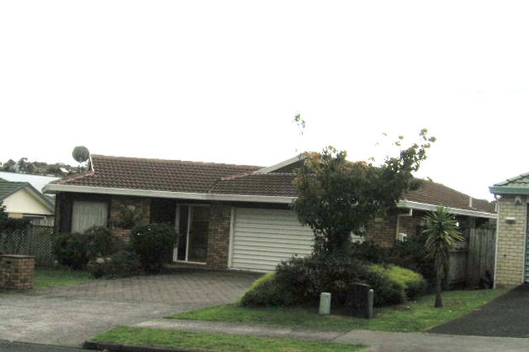 Photo of property in 3 Headcorn Place, Botany Downs, Auckland, 2010
