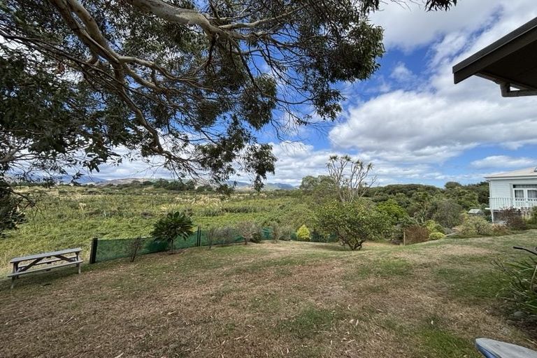 Photo of property in 17 Freyberg Crescent, Waikanae Beach, Waikanae, 5036