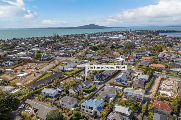 Photo of property in 1/21 Stanley Avenue, Milford, Auckland, 0620