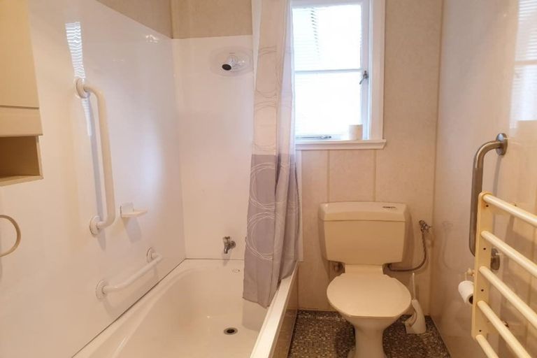 Photo of property in 15 Kiriwai Road, Paremata, Porirua, 5024