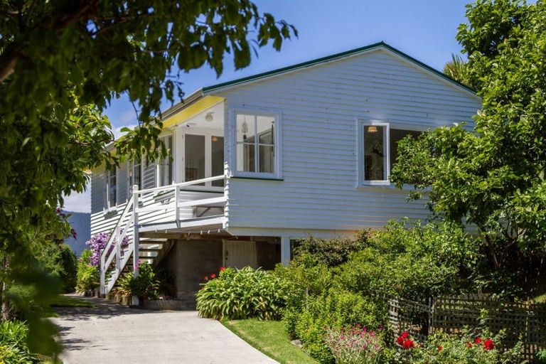 Photo of property in 90-92 Kiwi Road, Raumati Beach, Paraparaumu, 5032