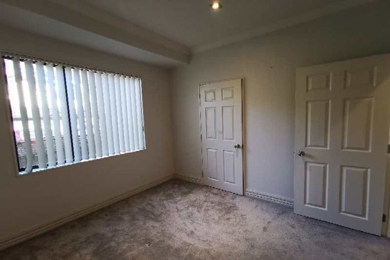 Photo of property in 46 Waimanu Bay Drive, Te Atatu Peninsula, Auckland, 0610