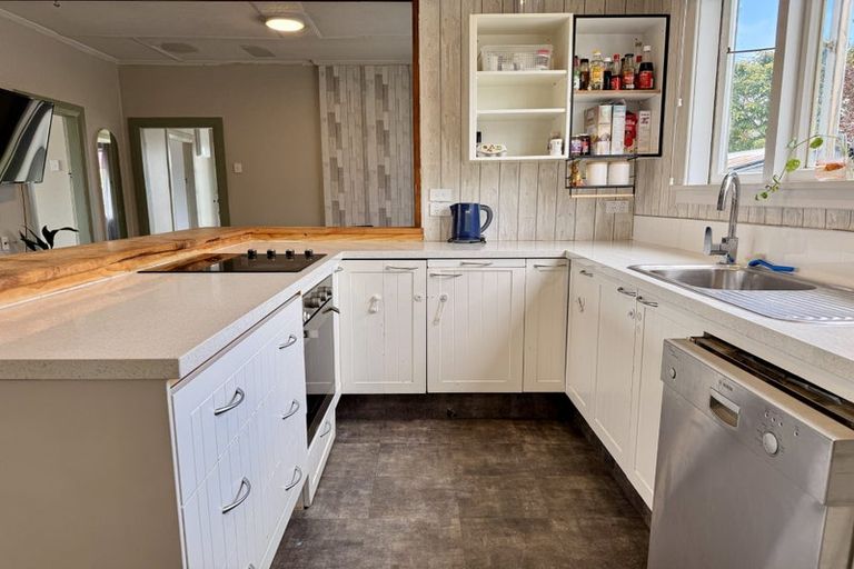 Photo of property in 63 Elles Road, Otautau, 9610