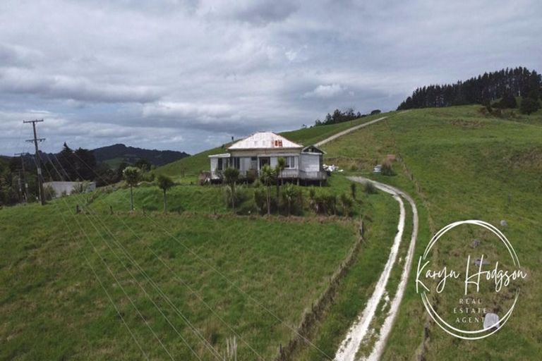 Photo of property in 184 Paparoa Station Road, Paparoa, 0571